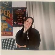 Chemie-Tutorin, die Kinder aller Altersgruppen unterrichtet